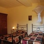 Farm Holidays La Baghera - La Baghera Alta - Brogio Apartment - Double Bedroom